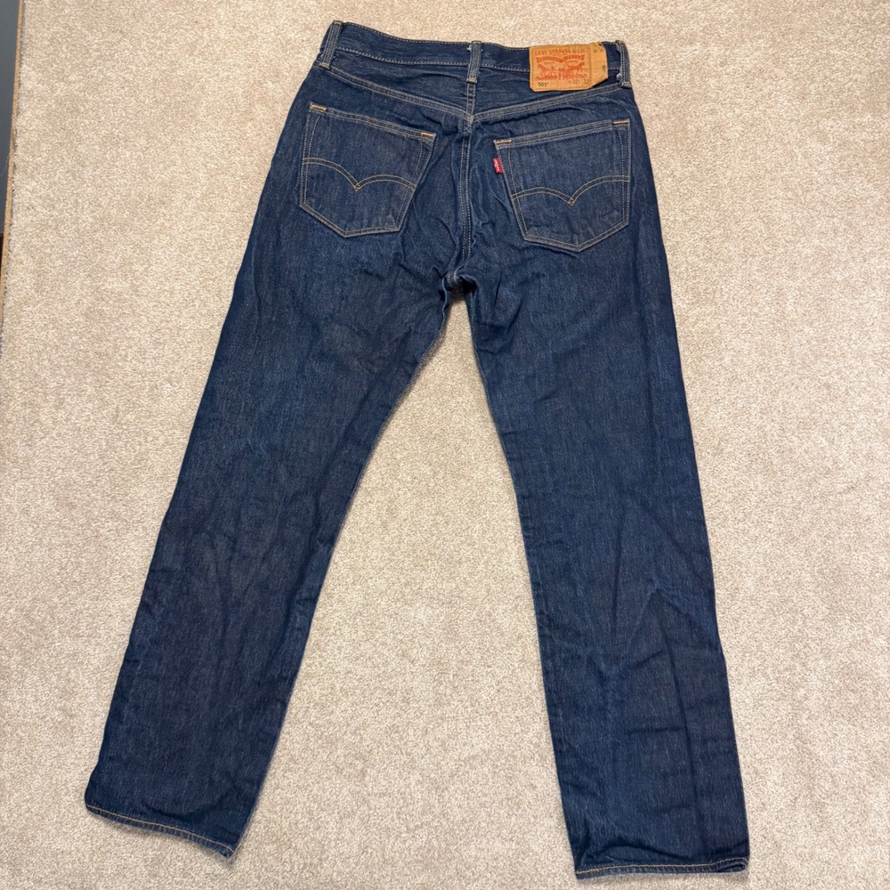 Levi's 501 Jeans Mens 32x32 actual (31x30) Dark Wash Blue Button Fly Denim - Picture 3 of 8